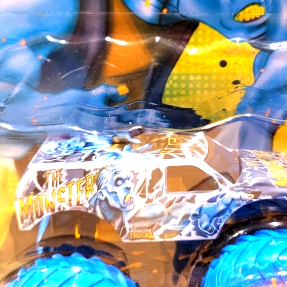 Monster Trucks Roarin' Rumble Set - The Monster vs Werewolf - Picture 4 of 16